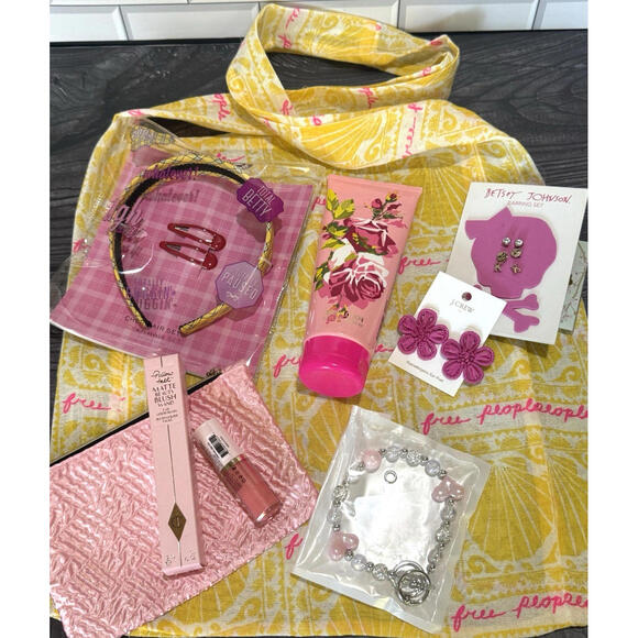 9pc Beauty & Spa Gift Set - Free People Tropical Tote, Betsey Johnson, J.Crew - Picture 2 of 8